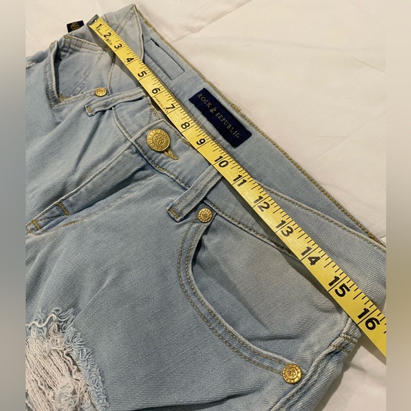 Rock & Republic Distressed Boyfriend Emo Jeans - Picture 6 of 7